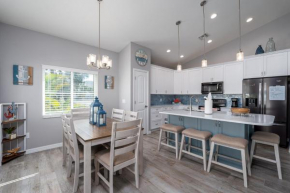 Heated Pool & Beach Access - Luxurious 3BR Home